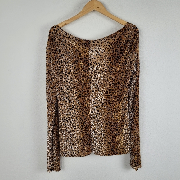 Cache velvet  Cheetah print vneck top - Picture 8 of 10